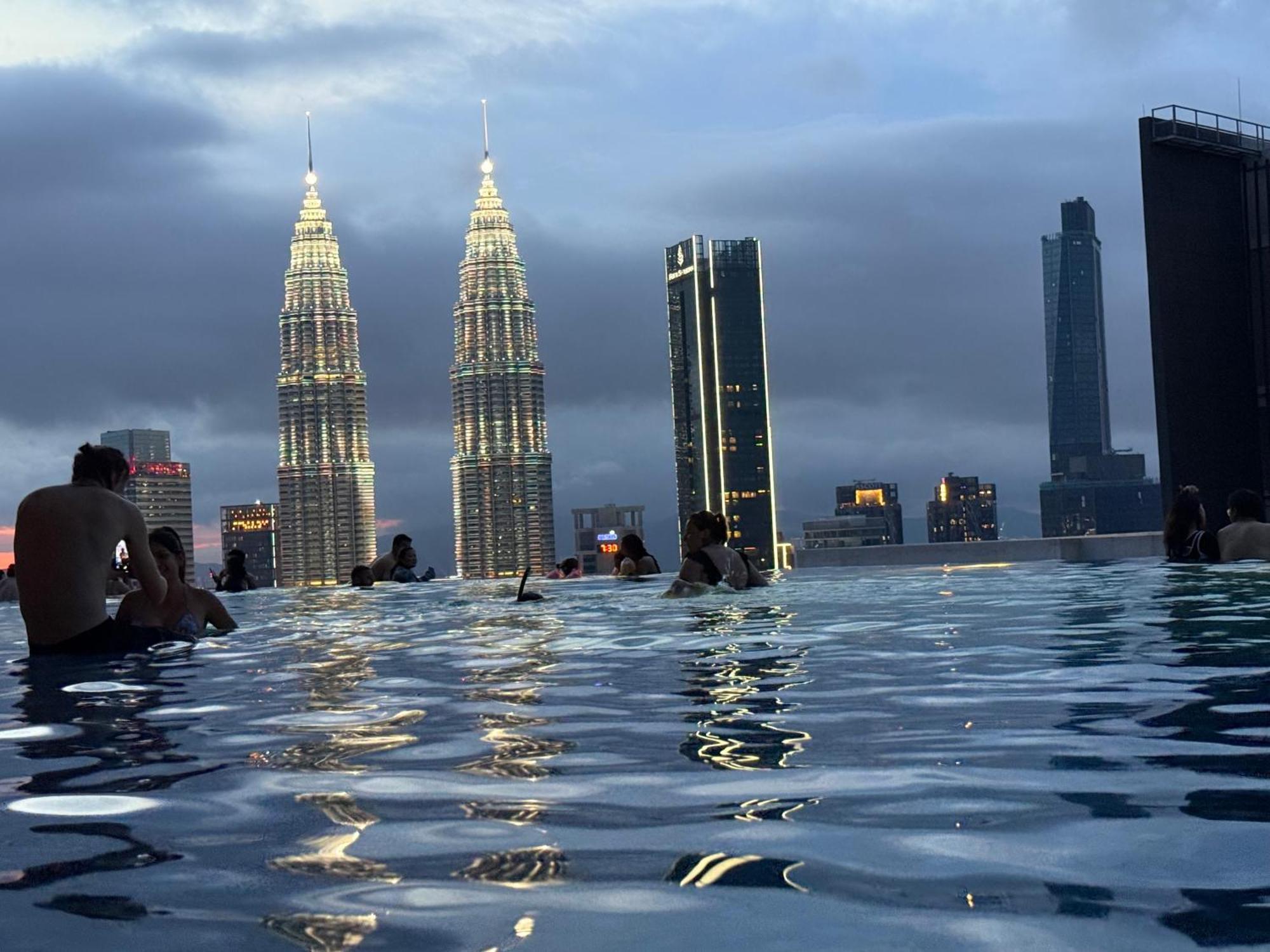 Eaton Residences Klcc By Armanee Pangsapuri *
