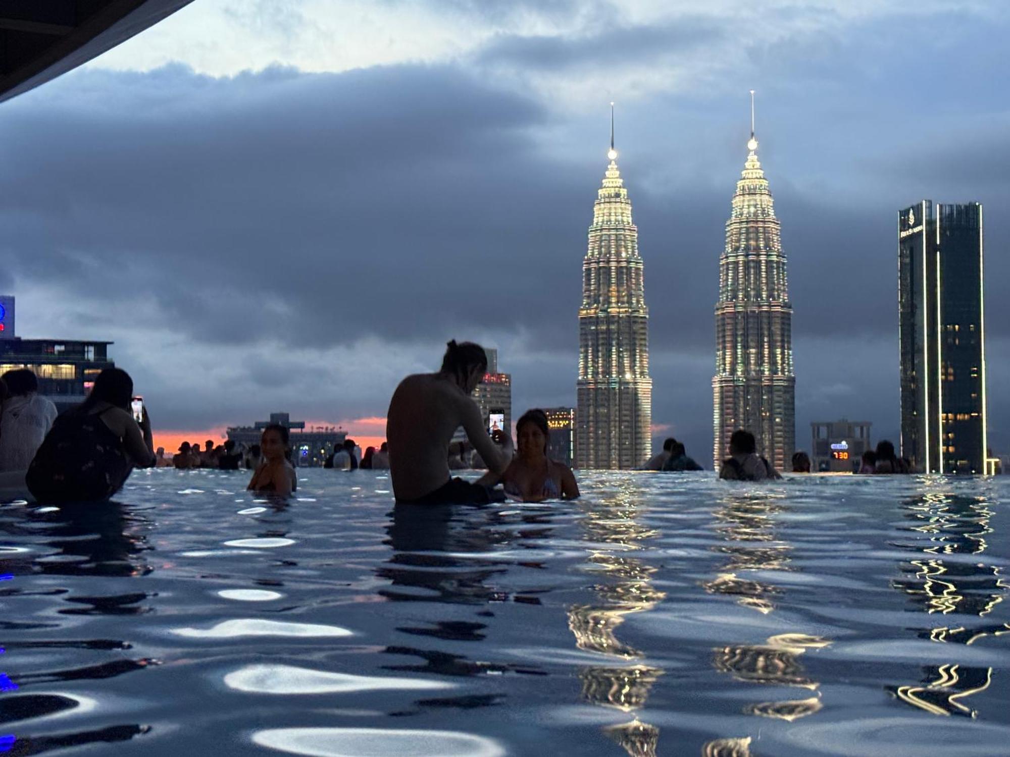 Eaton Residences Klcc By Armanee Pangsapuri